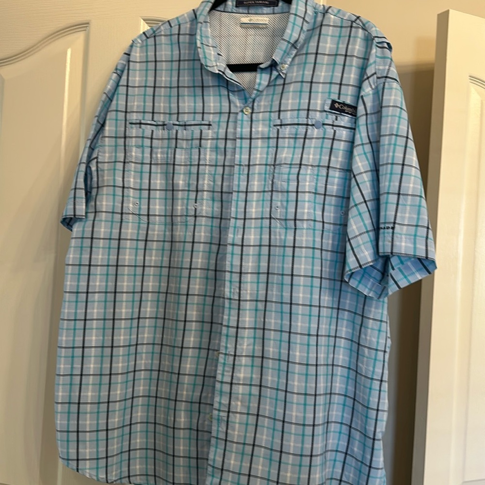 Men’s size XL Columbia Omni Shade shirts